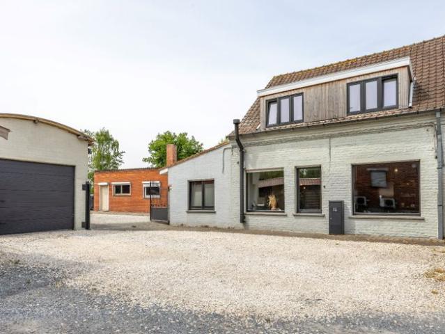 Verder op te knappen woning op 1.218 m² grond