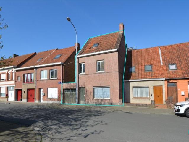 Verder te renoveren centraal gelegen woning