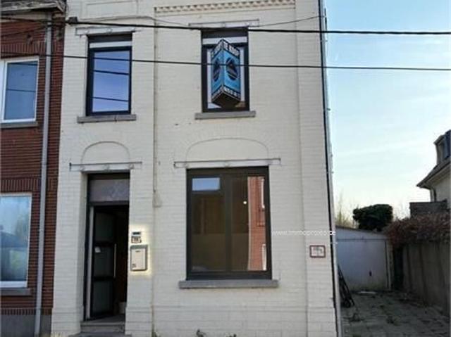 VERDER TE RENOVEREN WONING MET 3 SLAAPKAMERS