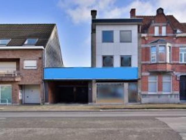 Verhuurd polyvalent huis en garagecomplex in Roeselare