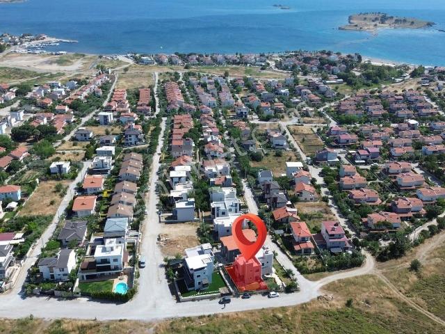 Veri'den Borabora Yakınında,denize Yürüme Mesafesinde 3+1 Villa!