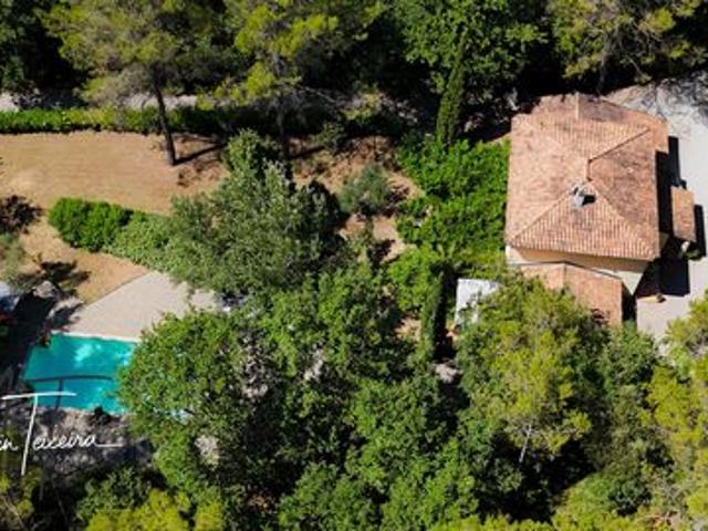Véritable Bastide avec grand studio