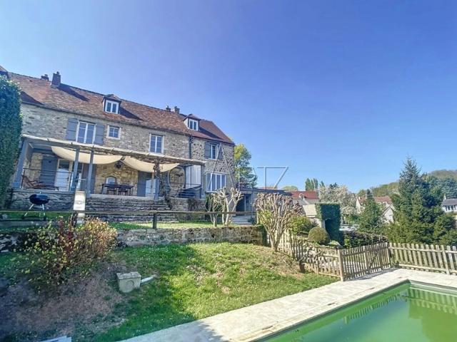 Véritable maison de campagne aux pieds des buttes du Rosne