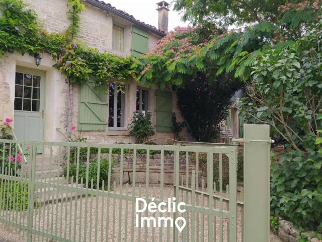 Véritable maison en pierre aux portes du Marais Poitevin