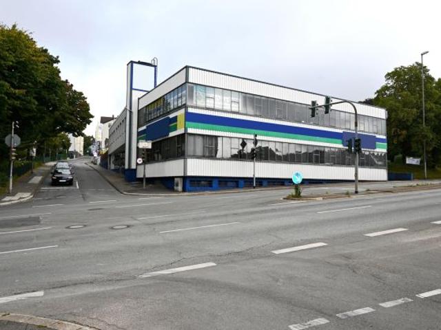 Verkaufs, Lager, Produktions, Serviceflächen m. Parkplatz! auch Teilflächen möglich!
