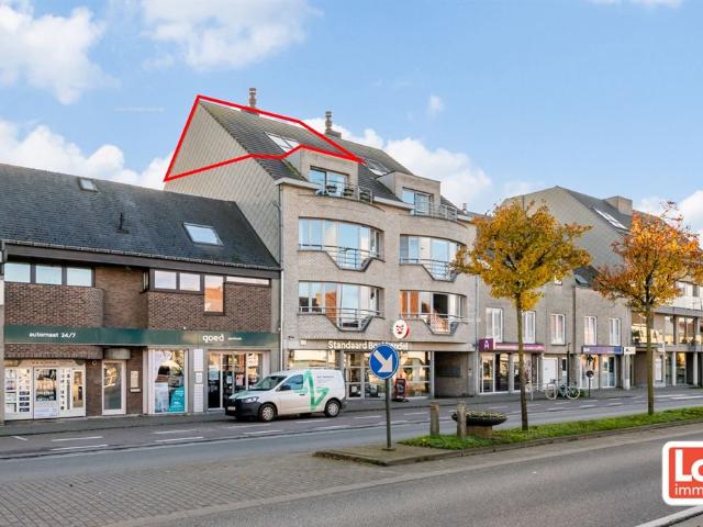 VERKOCHT! Leuke studio met buiten autostaanplaats in hartje Lochristi!