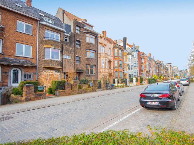 VERKOCHT ! Prachtig gelegen herenhuis