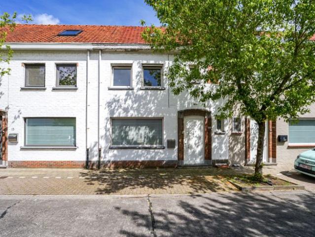 VERKOCHT* Rijwoning met 3 slaapkamer in Roeselare!