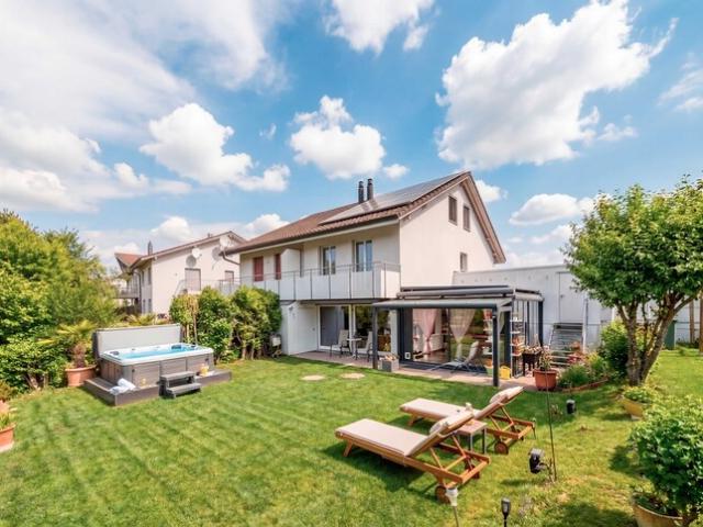 VERLÄSSLICH UND GEPFLEGT 5.5 ZIMMER DOPPELEINFAMILIENHAUS