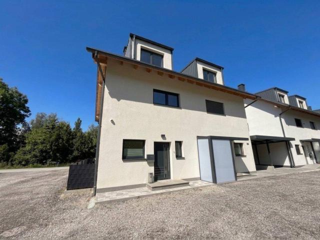 Doppelhaushälfte mit Carport und Smart Home