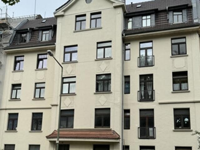 Vermiete 3 Zimmerwohnung in denkmalgeschützem Mehrfamilienhaus!