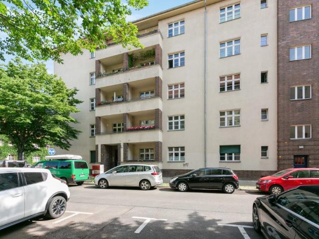 Vermiete Charmante Altbau Wohnung mit 2 Zimmer in ruhiger, verkehrsgünstiger Lage in Prenzlauer Berg