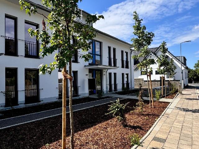 Vermietete Neubauwohnung mit großzügigem Grundriss und geräumiger Loggia! Perfekte Kapitalanlage!