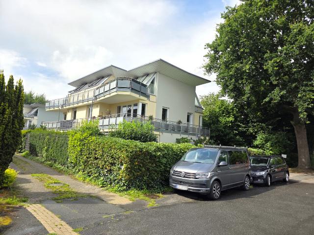 Vermietete Dachgeschoss Eigentumswohnung mit Balkon in bester Unilage