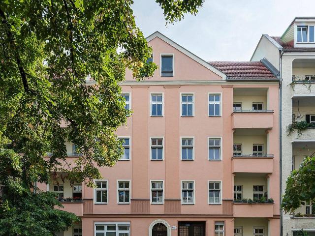 Vermietete 2 Zimmer Altbauwohnung mit Balkon in Pankow