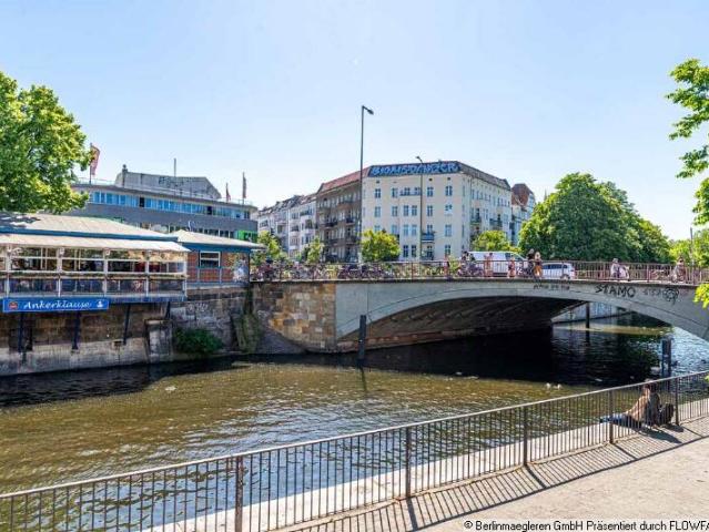 Vermietete, großzügige 2 Zimmer Dachgeschosswohnung mit Ausblick auf den Landwehrkanal