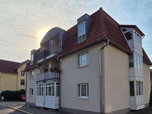 Vermietete 2 Zimmer Dachgeschosswohnung mit Balkon und 2 Stellplätzen