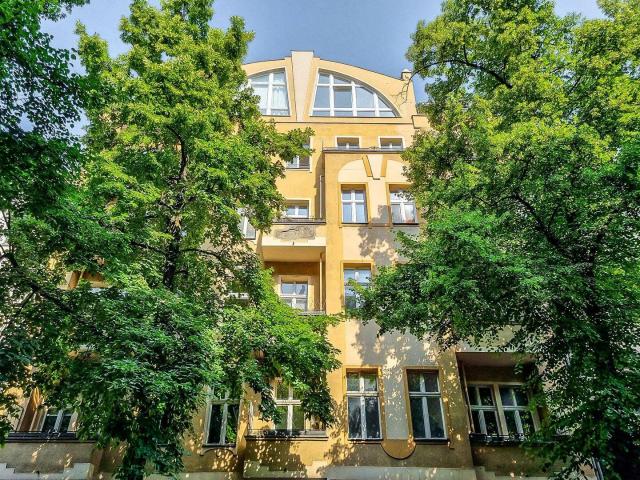 VERMIETETE 3 ZIMMER ALTBAUWOHNUNG MIT KÜNDIGUNGSSPERRFRIST 10 JAHRE
