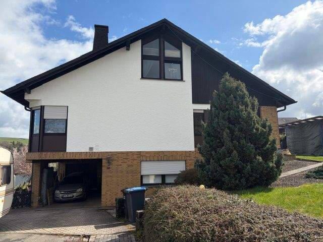 Vermietetes Zweifamilienhaus in Pluwig