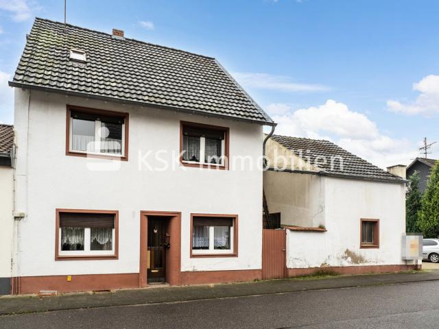 Vermietetes Einfamilienhaus mit Modernisierungsbedarf und großem Grundstück