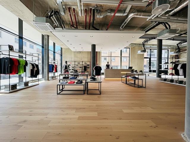 Vermietung – Neues Gewerbegebiet von 246 m² im Herzen von Rolle – Rue du Temple
