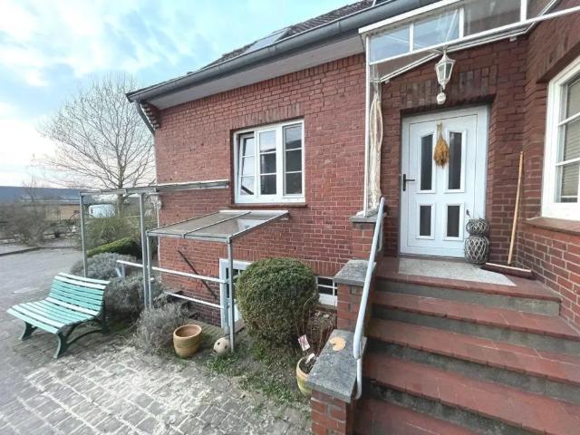 Vermietung einer 3 Zimmer Wohnung im Gutshaus Anbau, EG und DG, ca. 82,2 m² Wohn und Nutzfläche mit West Balkon in 21129 Hamburg Francop