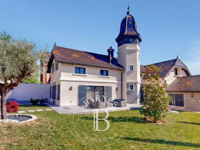 VERNAISON Maison de 190 m² 3/4 chambres terrain plat et piscinable de 752 m² avec spa