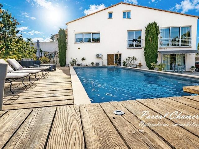VERNÈGUES secteur Cazan | Magnifique maison atypique de 190 m² avec vue panoramique sur le Lubéron et piscine