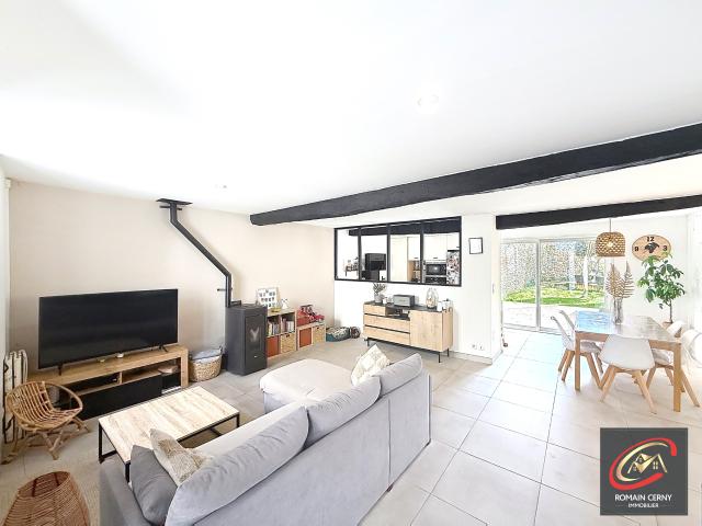 VERNIOLLE: MAISON DE VILLAGE DE TYPE 5 A VENDRE ENTIEREMENT RENOVEE AVEC JARDIN