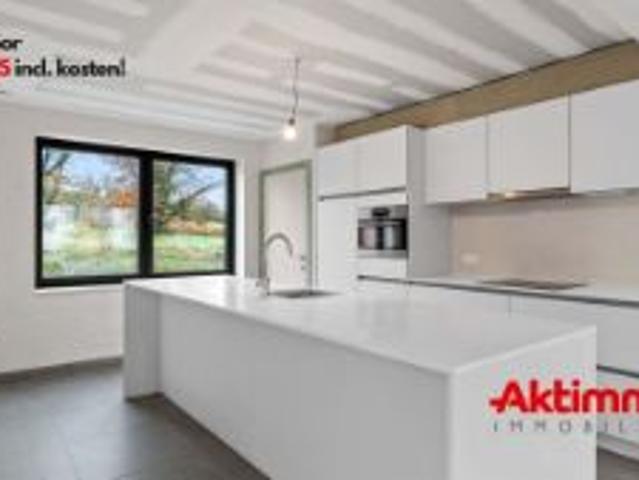 Vernieuwbouwproject met 3 appartementen en twee commercië.