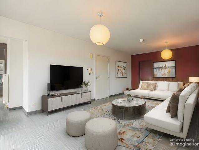 Vernieuwd 2 slaapkamer appartement met terras en garage