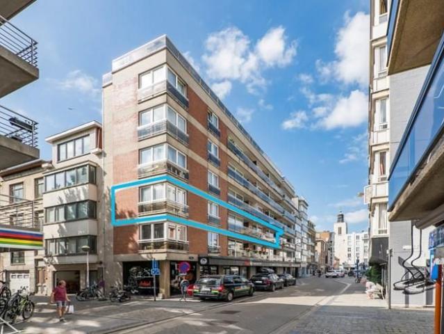 Vernieuwd 2 slaapkamerappartement op centrumligging met prac