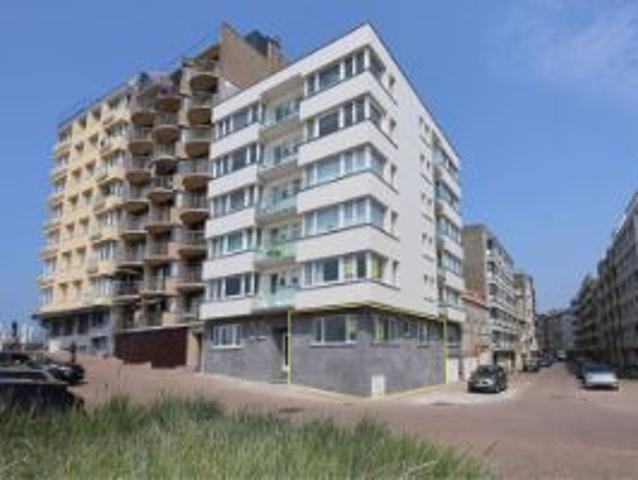 Vernieuwd appartement 1 slaapkamer uitgevend op de zee te.