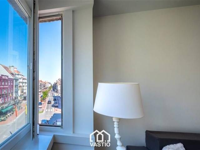 Vernieuwd appartement met terras, 2 slpks & 2 badk