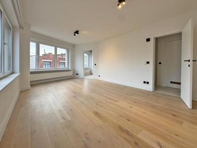 Vernieuwd hoekappartement in residentiële buurt te Knokke