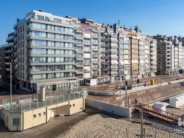 Vernieuwd penthouse met verbluffend frontaal zeezicht