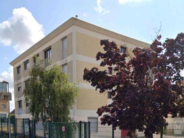VERNOUILLET 28500 Studio au 1er étage Place de parking 44500 HAI