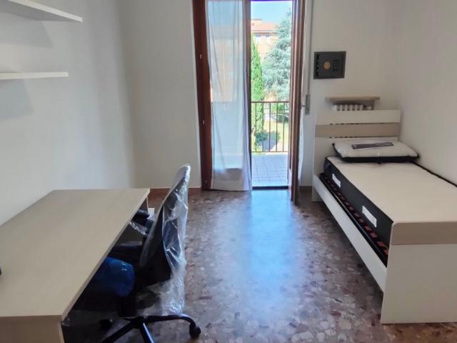 Verona ZONA BORGO VENEZIA AFFITTASI APPARTAMENTO COMPLETAMENTE ARREDATO
