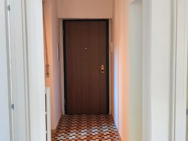 Verona ZONA BORGO VENEZIA AFFITTASI APPARTAMENTO PARZIALMENTE ARREDATO CON GIARDINO CONDOMINIALE