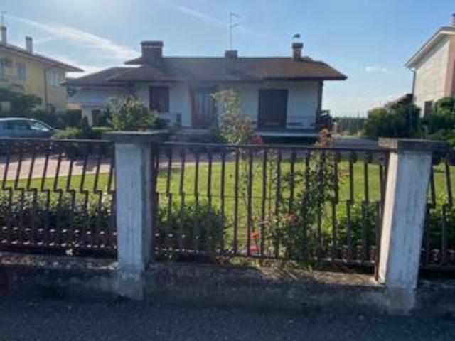 Veronella: Villa singola più attivit commerciale