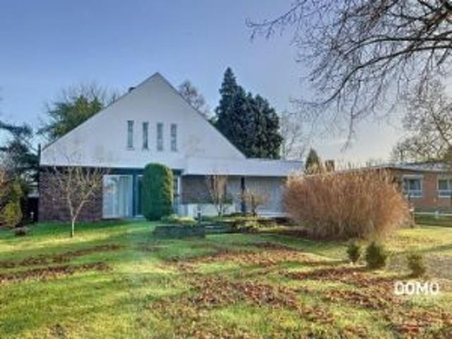 Verrassend ruime open bebouwing met grote tuin
