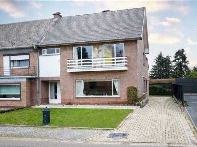 Verrassend ruime gezinswoning met 5 slaapkamers op een prach