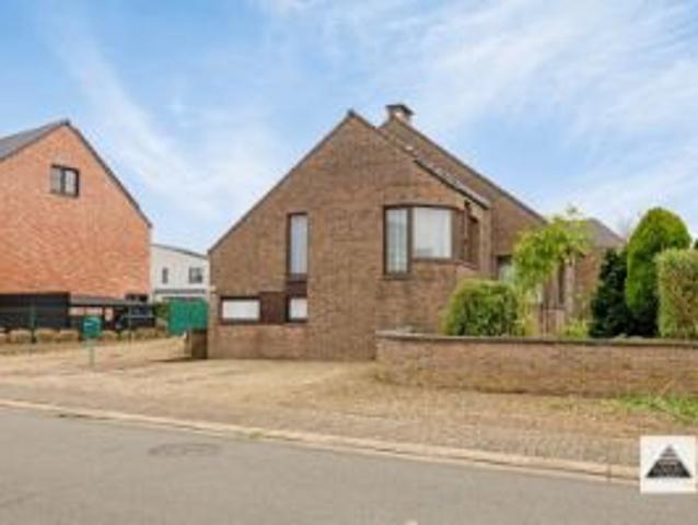 Verrassend ruime woning met beroeps /hobbyruimten
