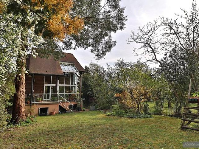 VERRIÈRES LE BUISSON Maison familiale de 7 pièces, 143 m² Terrain 825 m²