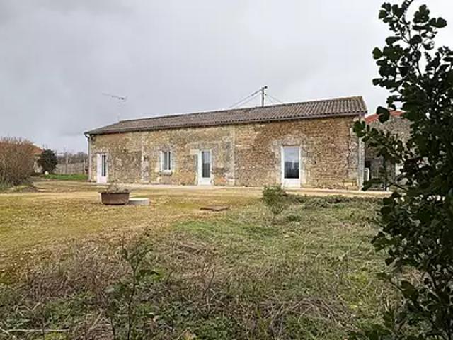 Verrue 86420 Achat / Vente maison 3 pièces t3 au dernier étage piscine