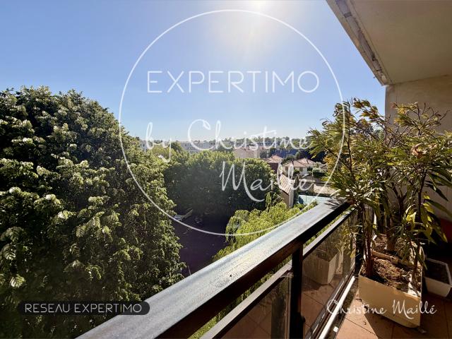 VERSAILLES MONTREUIL APPARTEMENT 5 PIÈCES 106 M2 AVEC BALCON, PARKING EN SOUS/SOL ET ASCENSEUR