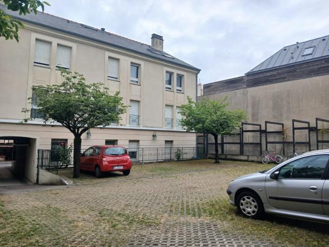 Versailles Montreuil St Symphorien Parking