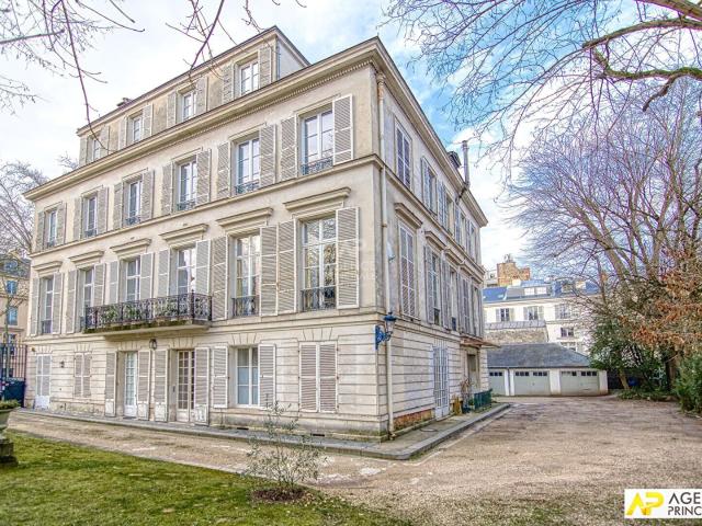 Versailles Notre Dame Appartement 5 pièces 124 m² situé au 2ème