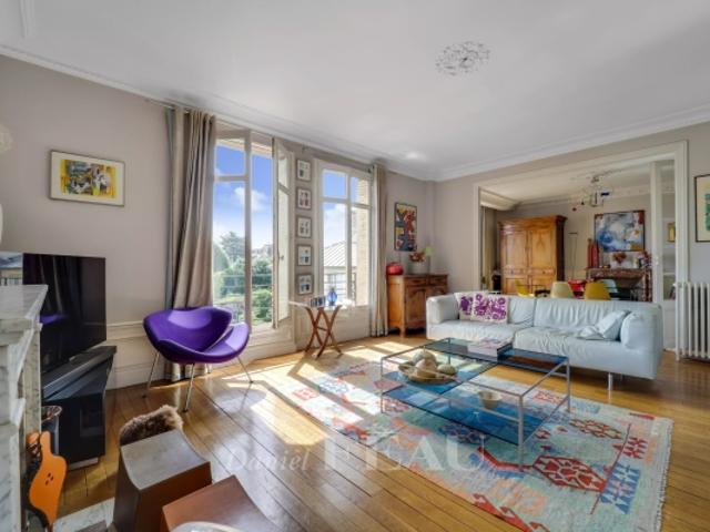 VERSAILLES Notre Dame Très bel appartement familial et de réception avec ascenseur, 4 chambres