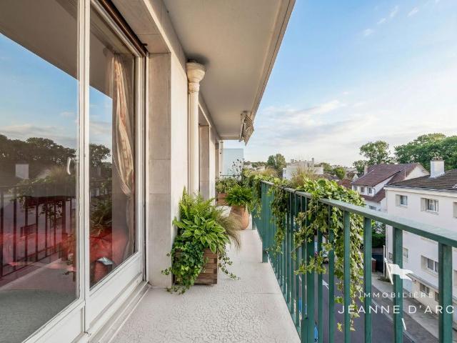 VERSAILLES CLAGNY Entre écoles et gares, 121 M² 5P 3C Ascenseur Parking Balcon